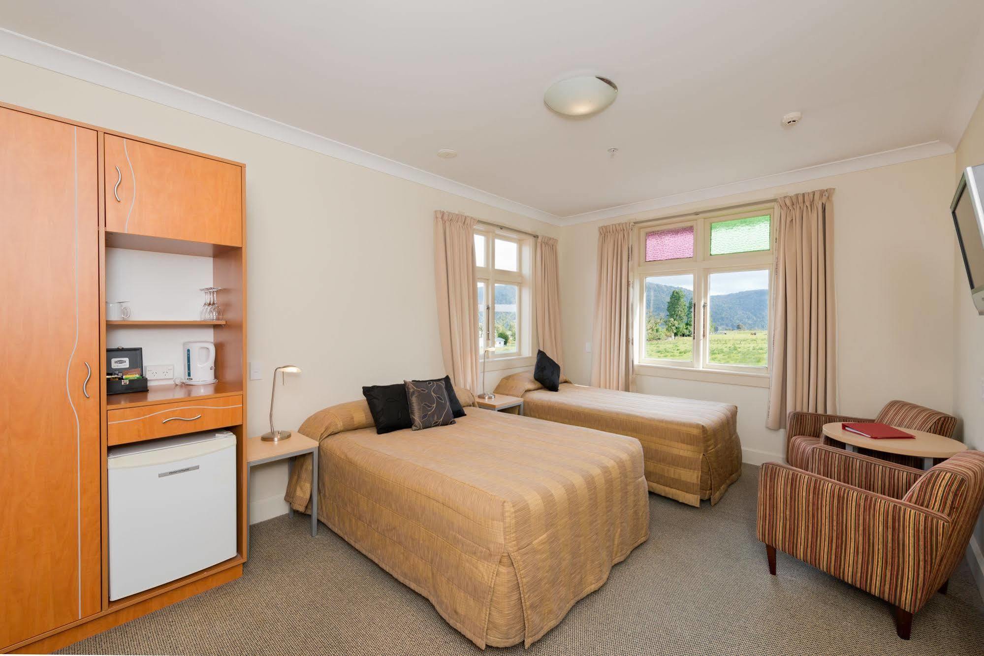 Heartland Hotel Fox Glacier Exteriör bild