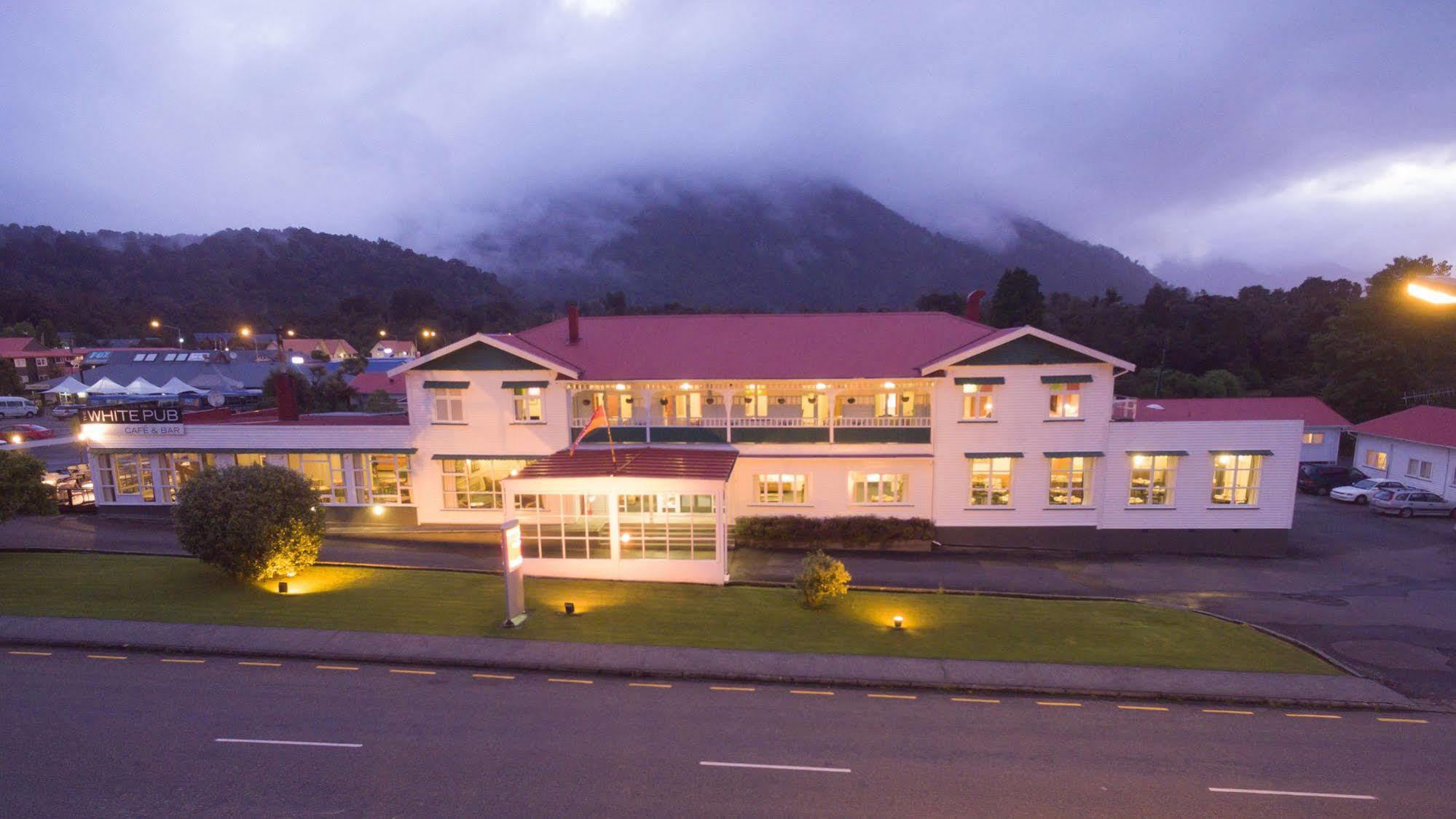 Heartland Hotel Fox Glacier Exteriör bild